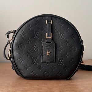 Louis Vuitton Boite Chapeau Souple MM in Monogram Empreinte leather.